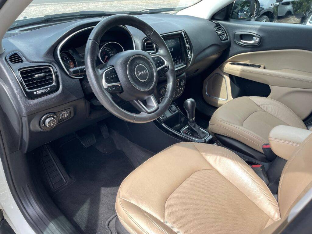 interior do Jeep Compass Limited 2_0