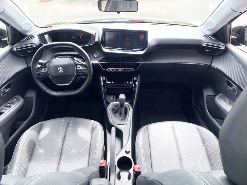 Peugeot 208 Griffe AT6 interior