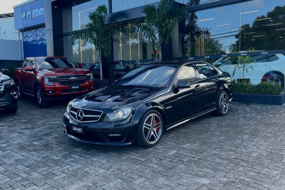 Mercedes-Benz C63 AMG V8 a venda em salvador bahia motors