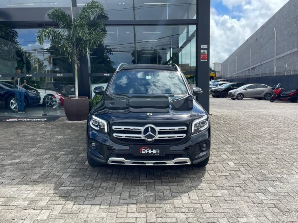 frente do Mercedes-Benz  GLB 200 na bahia motors em salvador