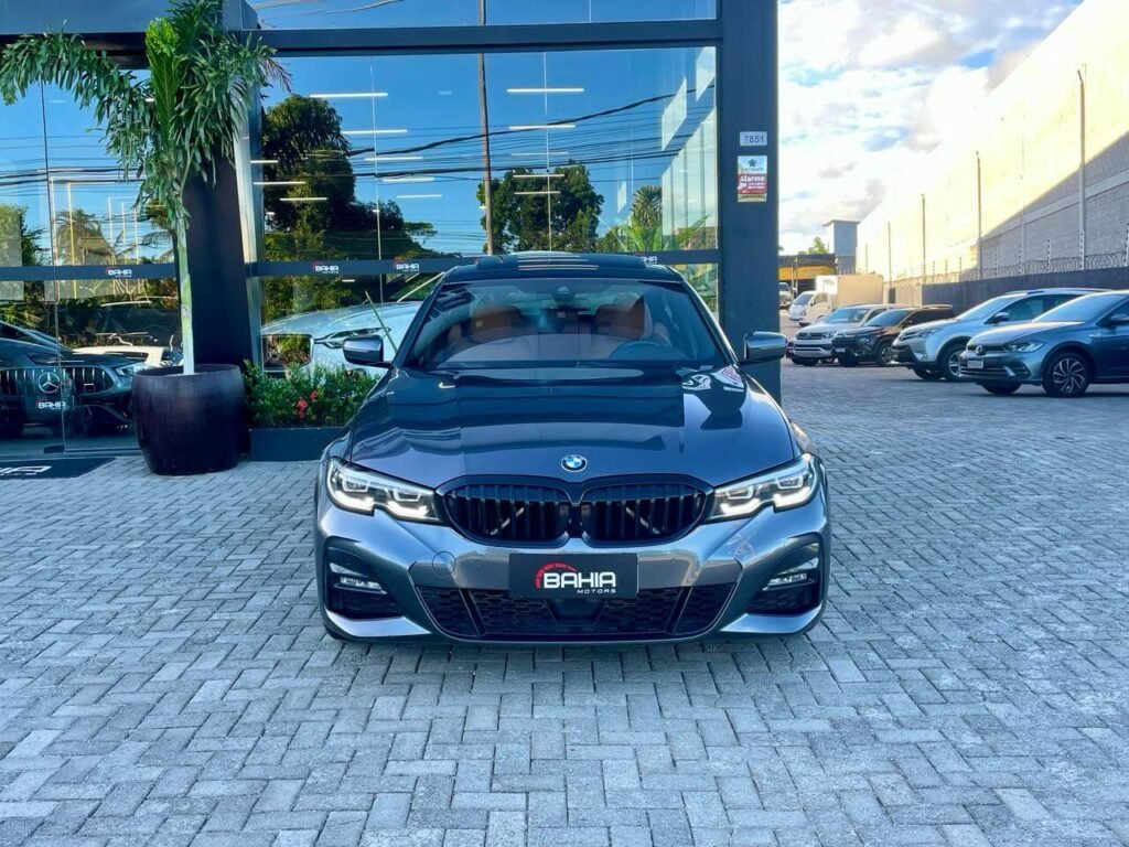 frente do carro BMW 320i Turbo a venda em salvador bahia motors