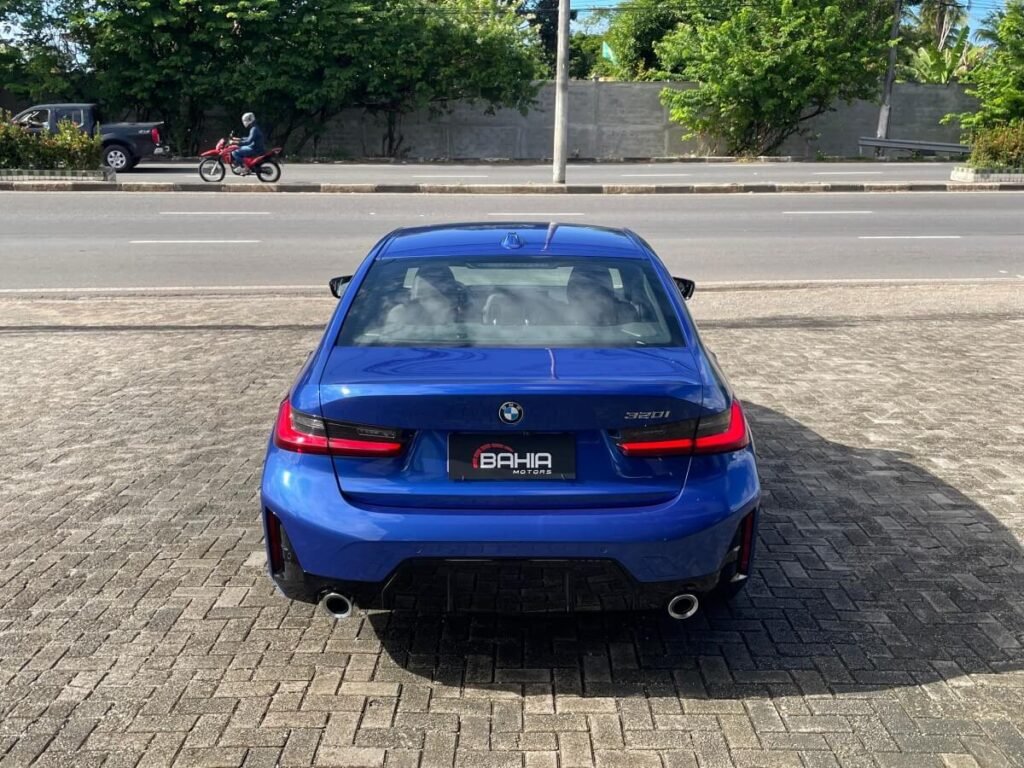 fundo traseira BMW 320i M Sport 2.0 Turbo 