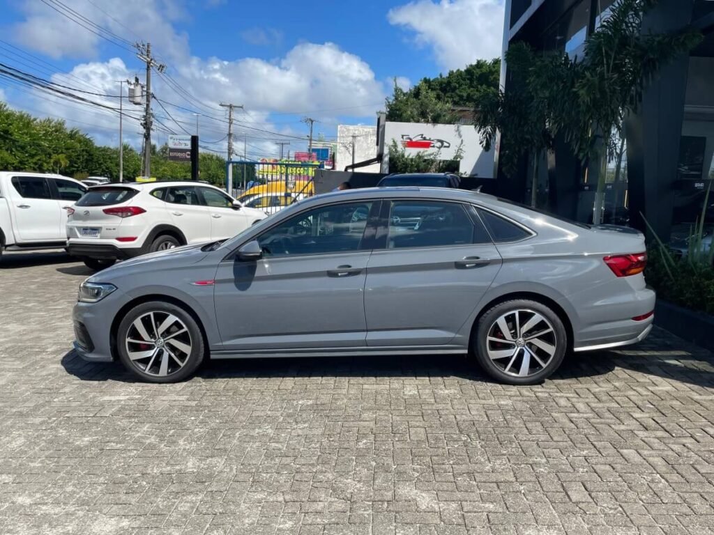 lateral do Jetta GLi TSi 2019 a venda em salvador bahia motors