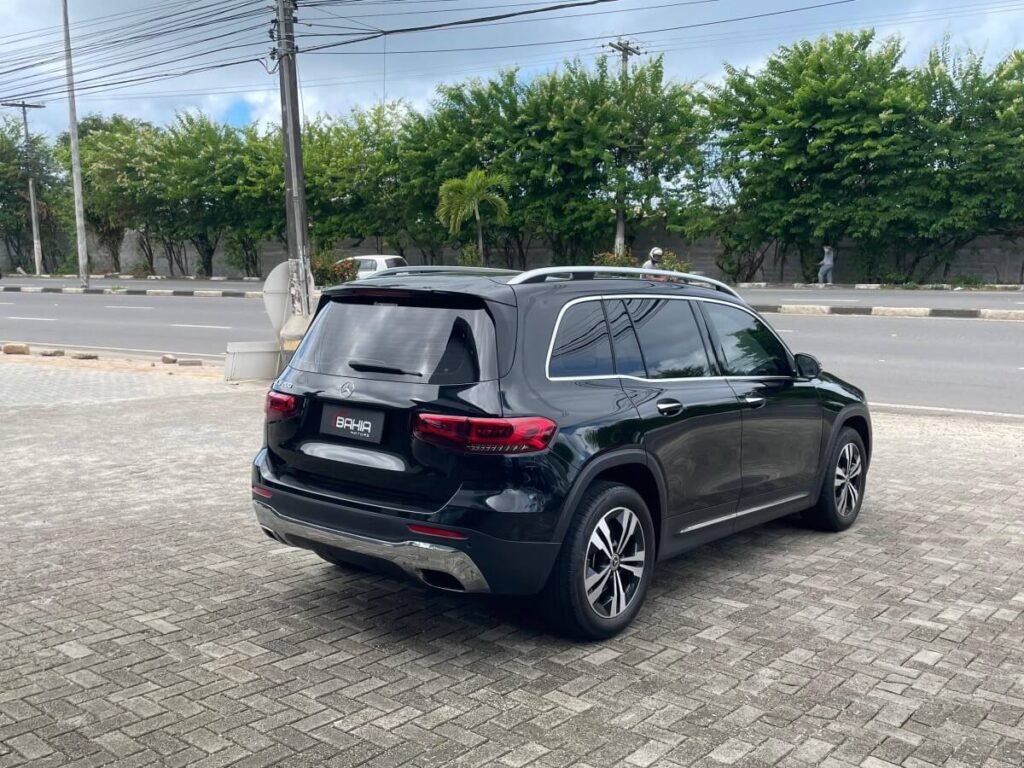 lateral do Mercedes-Benz  GLB 200 na bahia motors em salvador