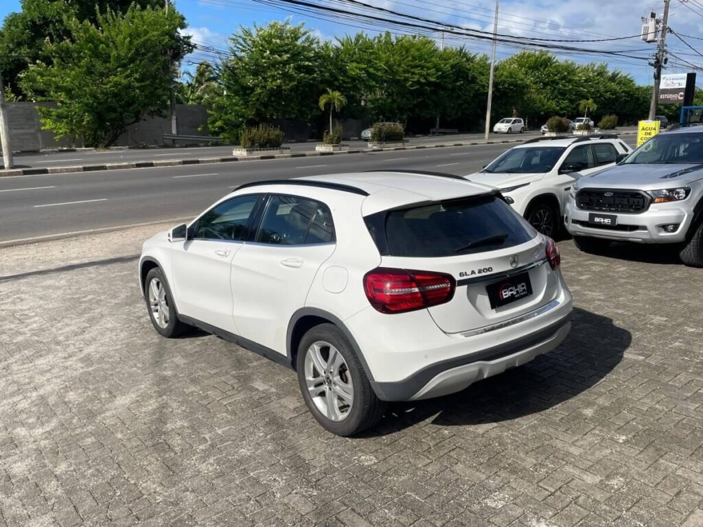 lateral esquerda Mercedes Benz GLA 200 Style a venda em salvador bahia motors seminovo