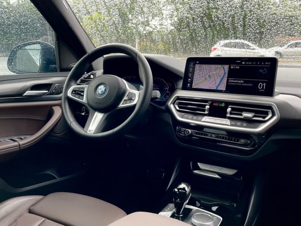 painel da BMW X3 M Sport 2.0 Híbrido 2023 a venda