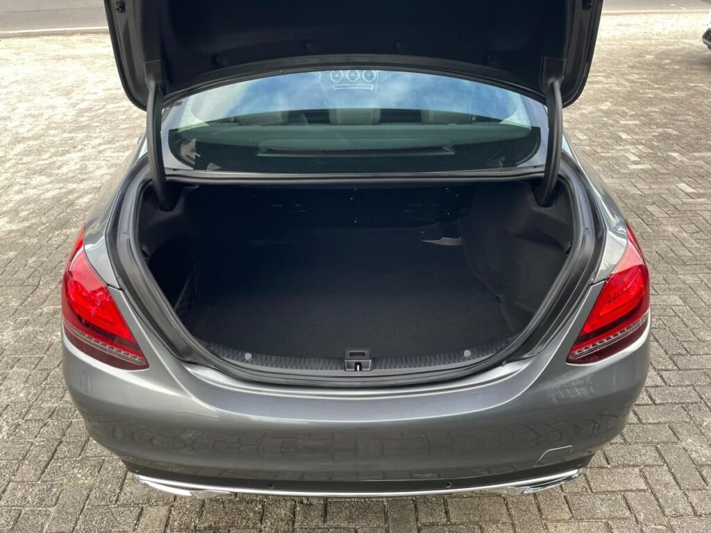 porta malas Mercedes benz C 180 Exclusive à venda na bahia motors