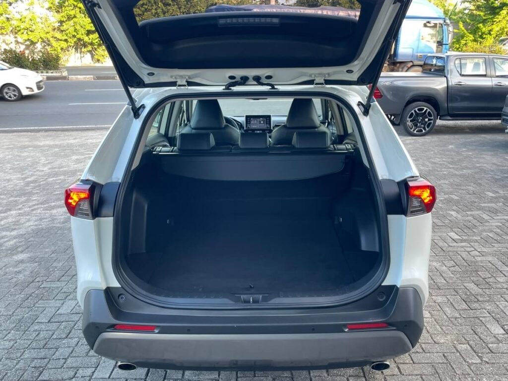 porta malas do Toyota Rav4 em salvador bahia motors seminovos