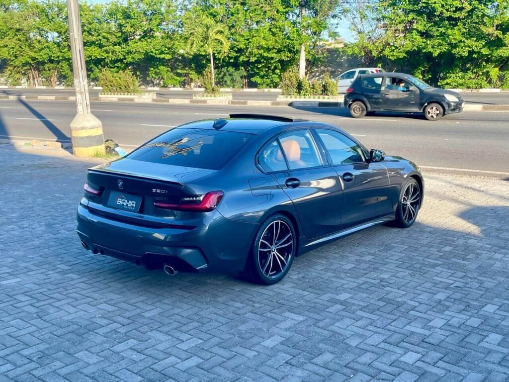 traseira do BMW 320i M Sport 2.0 Turbo a venda em salvador bahia motors