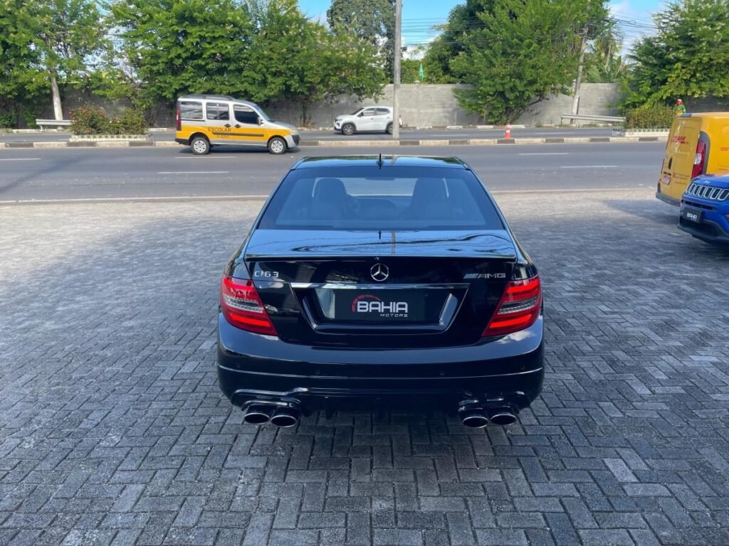 traseira C63 AMG V8 veiculo seminovo bahia motors