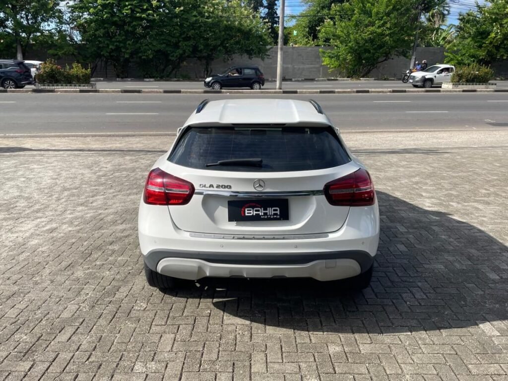 traseira do Mercedes Benz GLA 200 Style a venda em salvador bahia motors seminovo