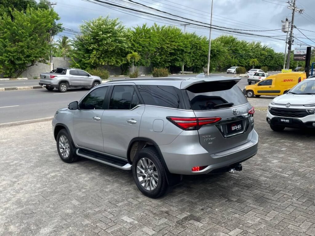 traseira do Toyota SW4 SRX Diesel 4x4 a venda em salvador bahia motors