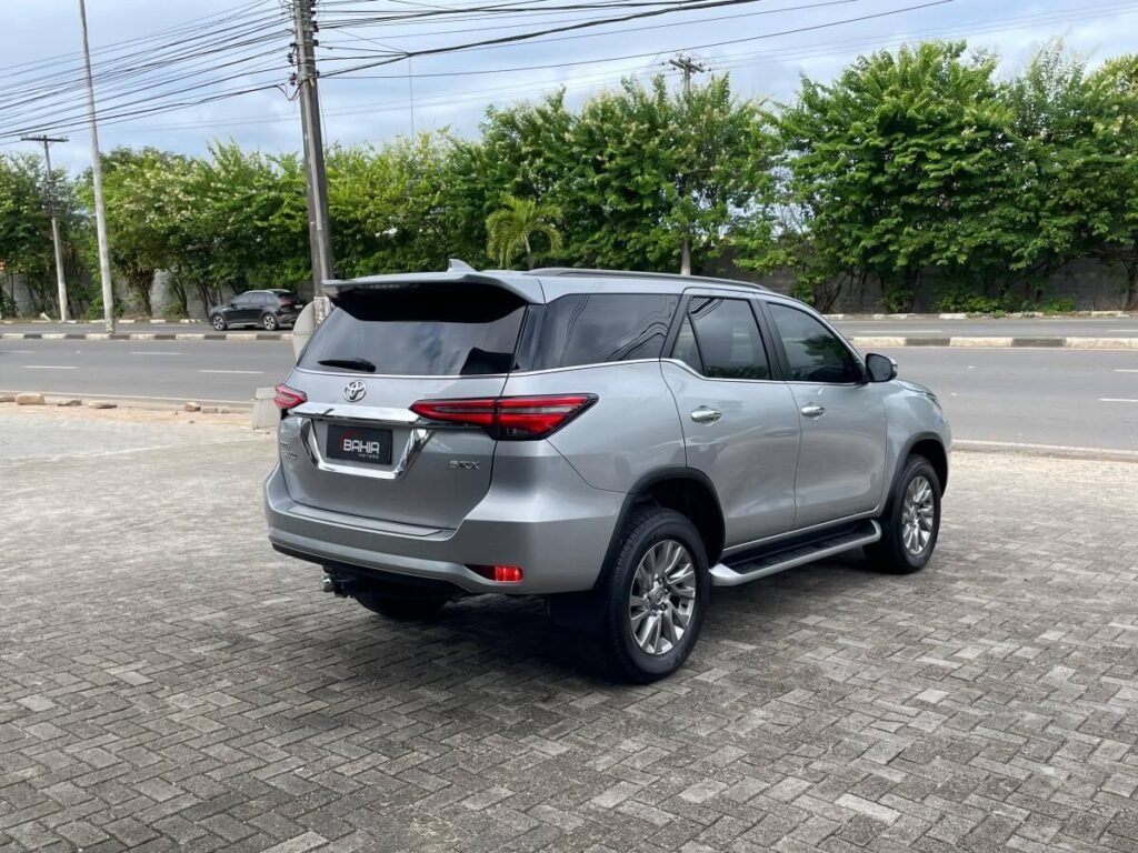 traseira lateral Toyota SW4 SRX Diesel 4x4 a venda em salvador bahia motors