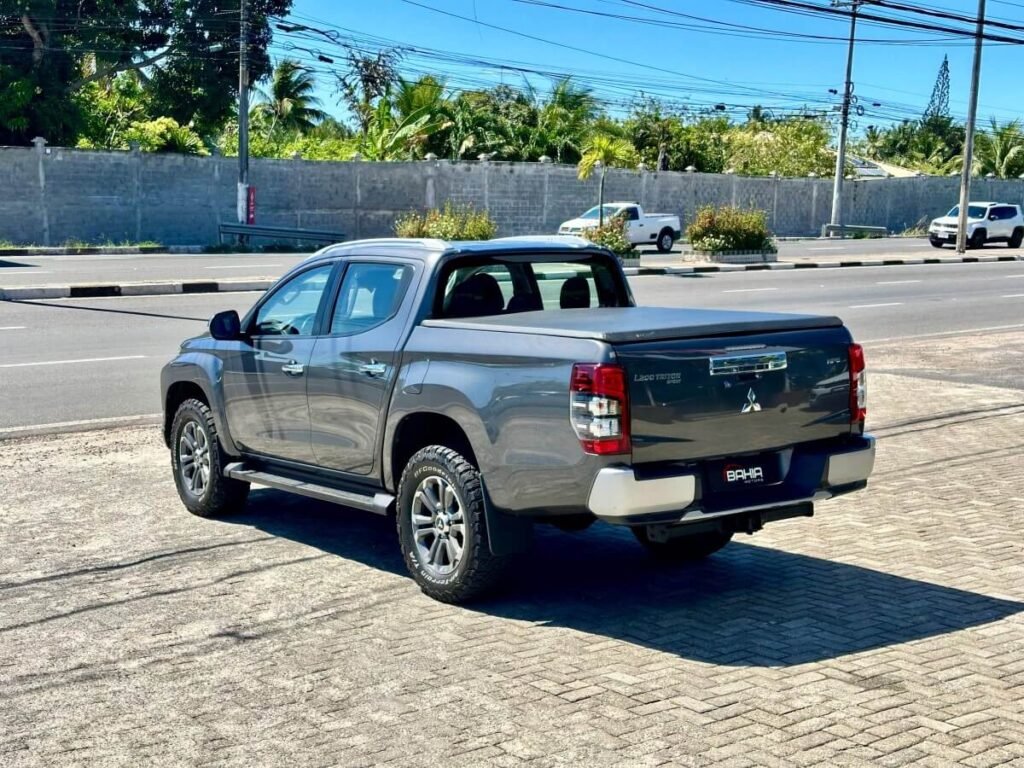 L200 Triton 2021 à venda seminova