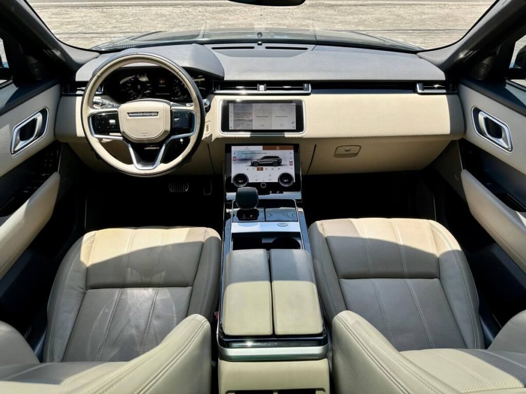 interno da land rover 2021