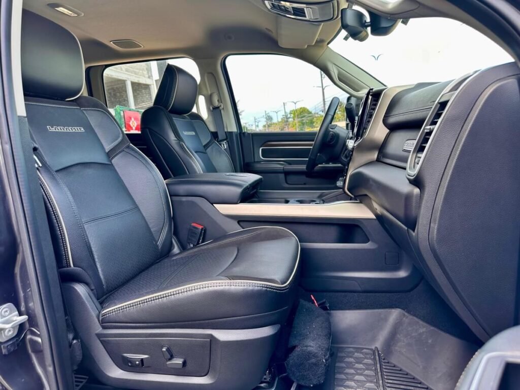 laramie-interior-premium