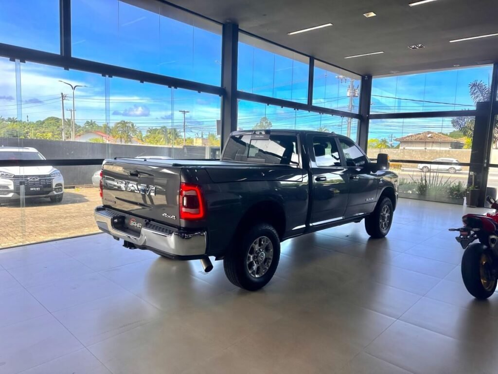 ram-2500-com-capota-eletrica-e-estribo