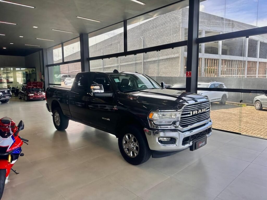 ram-2500-laramie-diesel-6-7-turbo