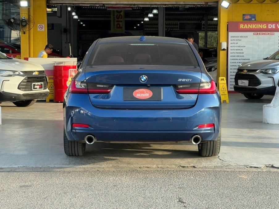 BMW 320i premium à venda em Salvador